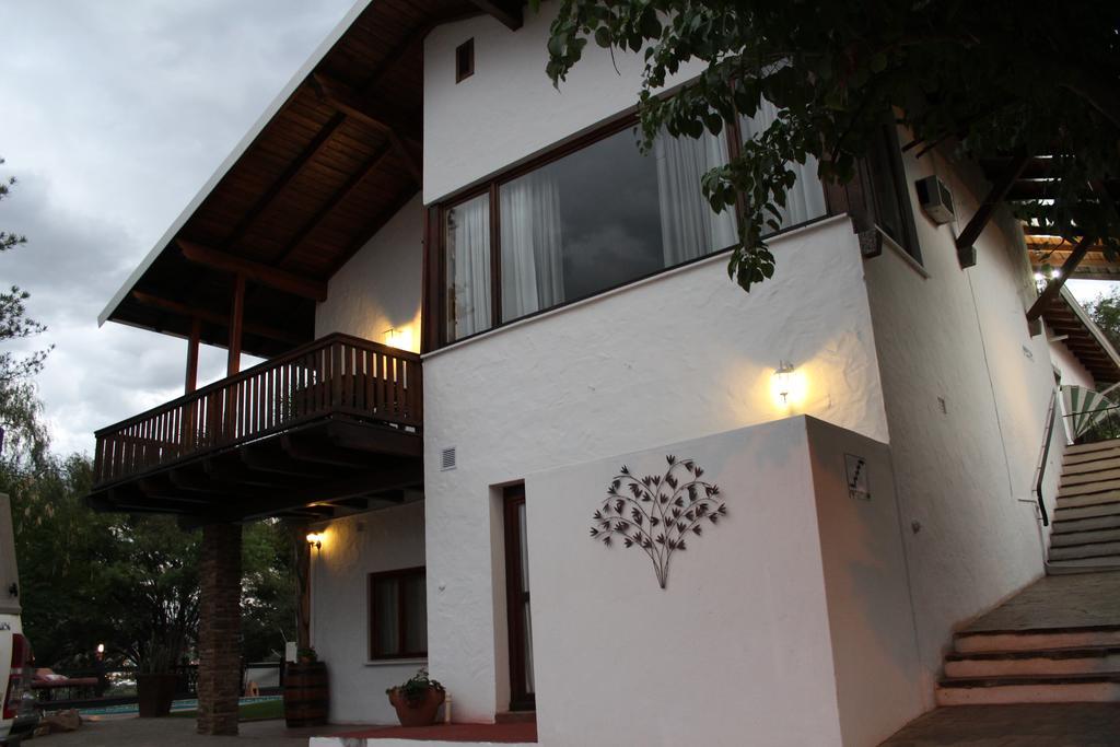Hilltop Guest House Windhoek Exterior foto