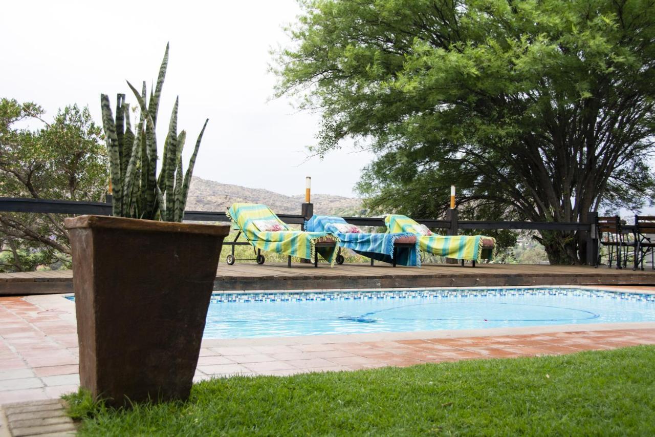 Hilltop Guest House Windhoek Exterior foto